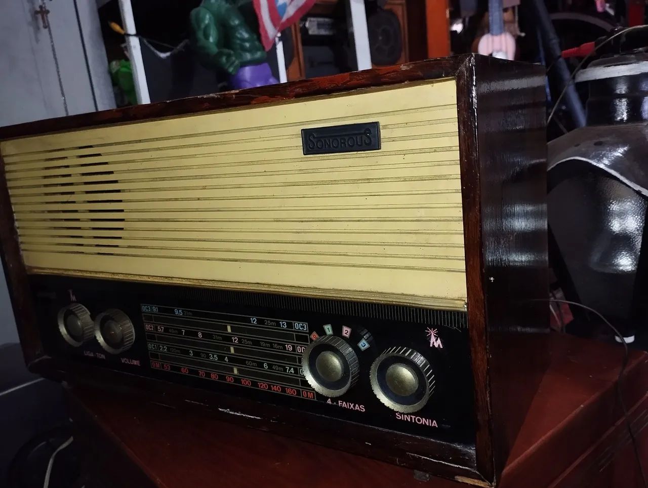 Rádio antigo Sonorous caixa de madeira, original.. - Foto 4