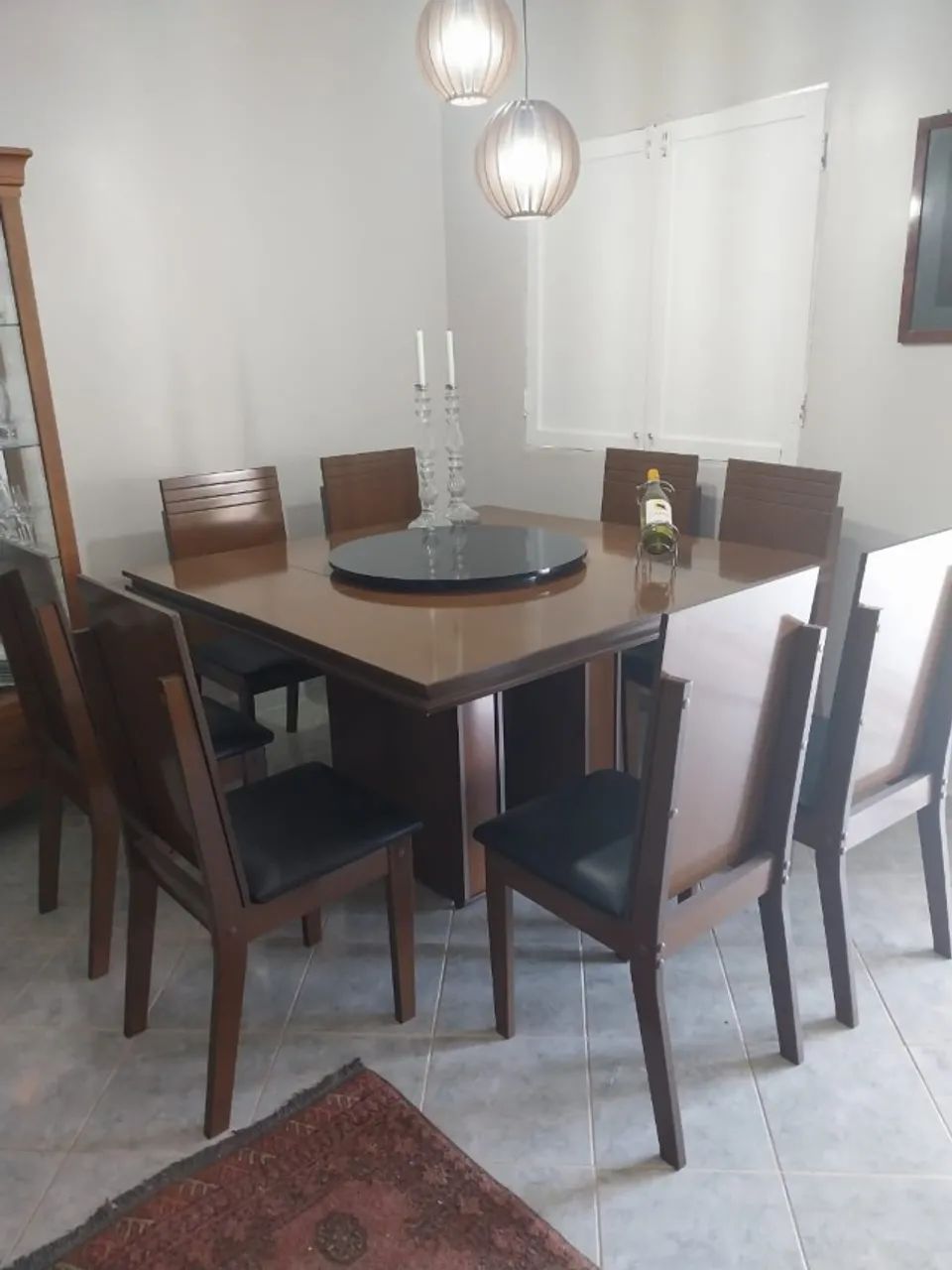 Mesa para sala jantar com 8 cadeiras elegantes