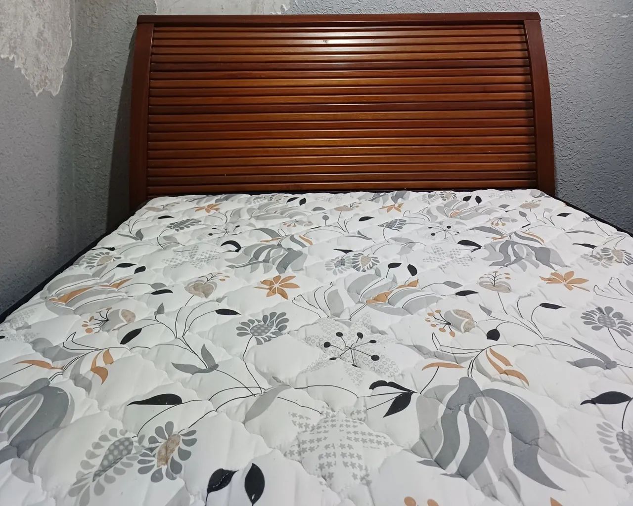 Cabeceira de madeira, cama casal. - Foto 2