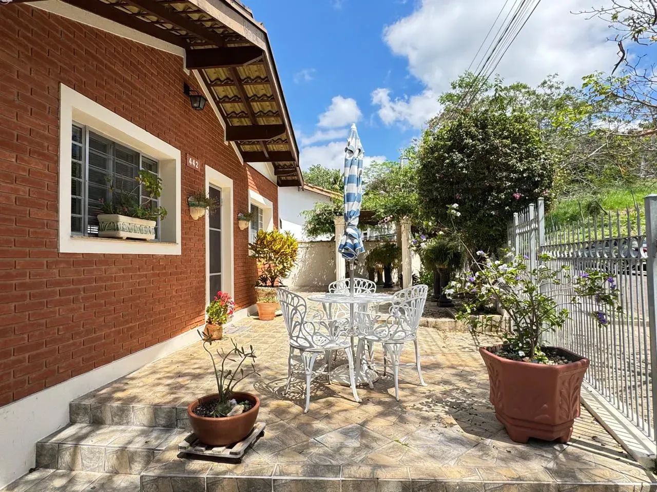 Casa 3 dormitórios - Centro - Águas de São Pedro - SP