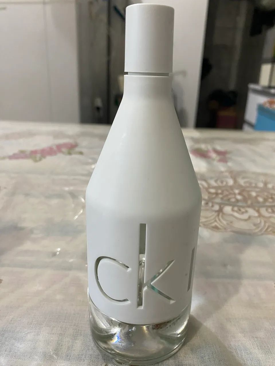 Vidro vazio de perfume CK in2u 100 ml  - Foto 3
