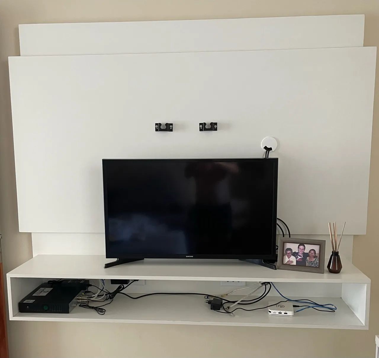 Rack Suspenso com Painel para TV em MDF Branco - Foto 2