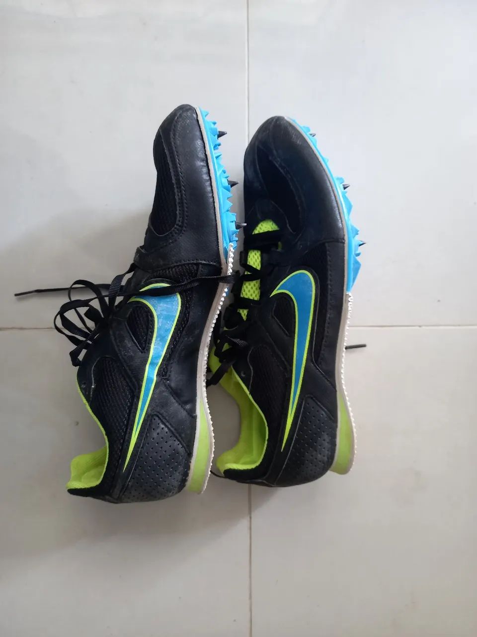 Sapatilha para atletismo calça 40 com defeito 