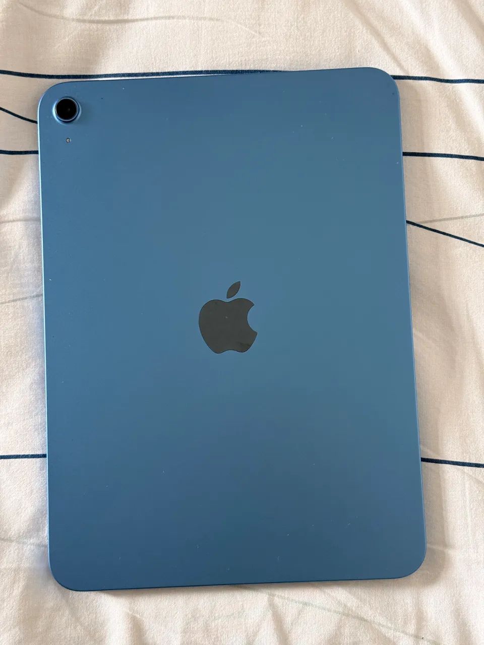 iPad de 11ª Geração (Chip A16 Bionic) 128GB Azul + Capa com