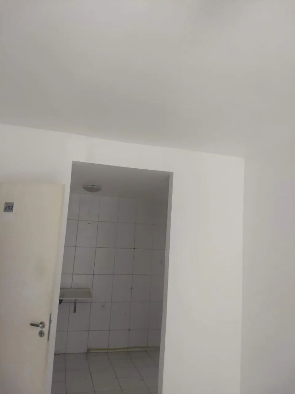 Locação 2/4 com varanda - 2° andar nascente  - Foto 3