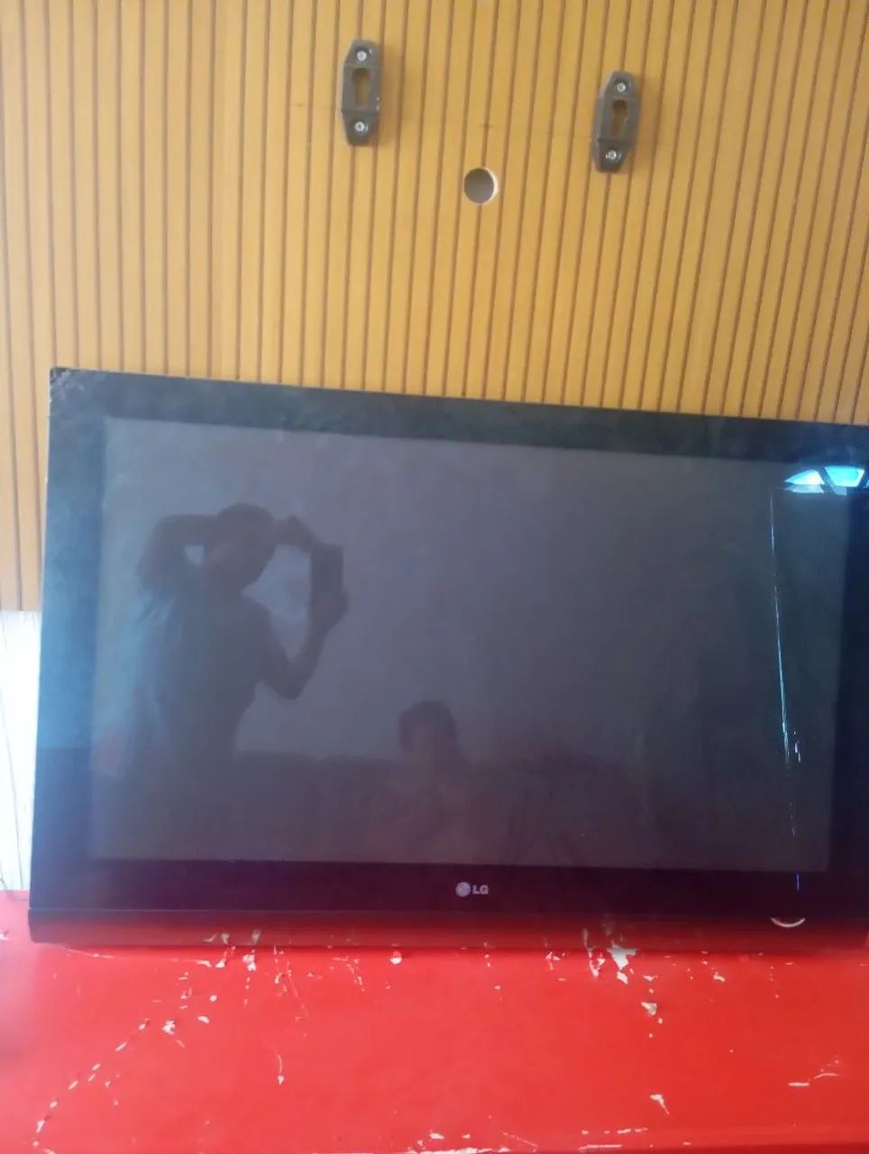 Vendo uma tv 50 polegadas por 500,00 não é smart mais funciona perfeitamente.