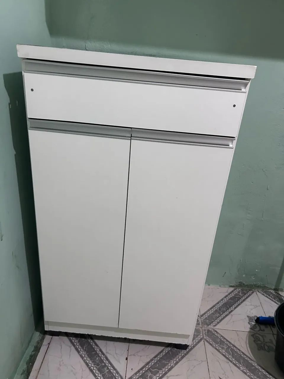 Armário Multiuso Branco com 2 Portas e Gaveta