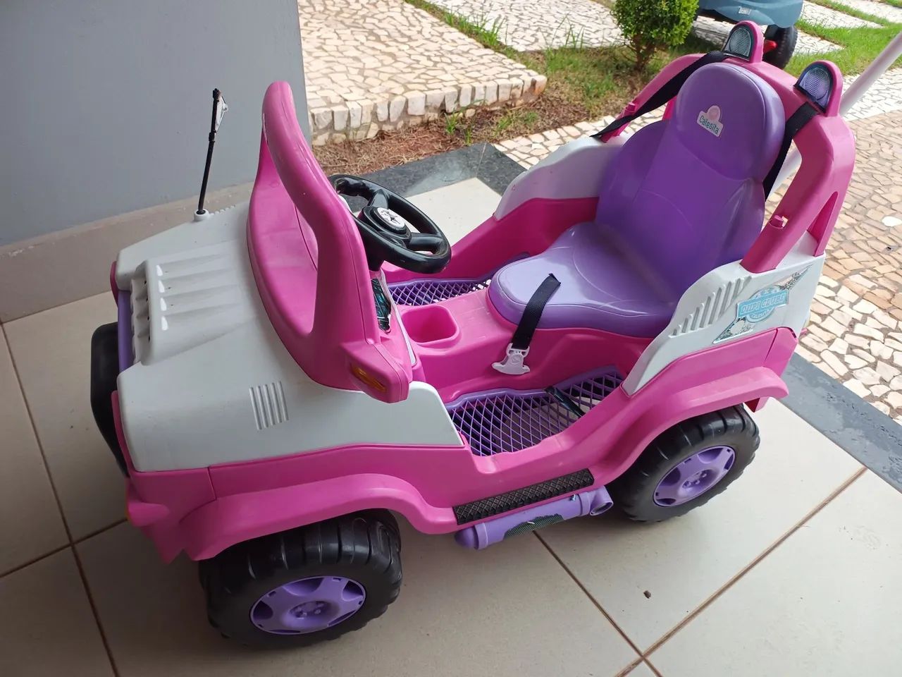 Carrinho de passeio infantil Jeep Calesita rosa com pedais - Foto 2