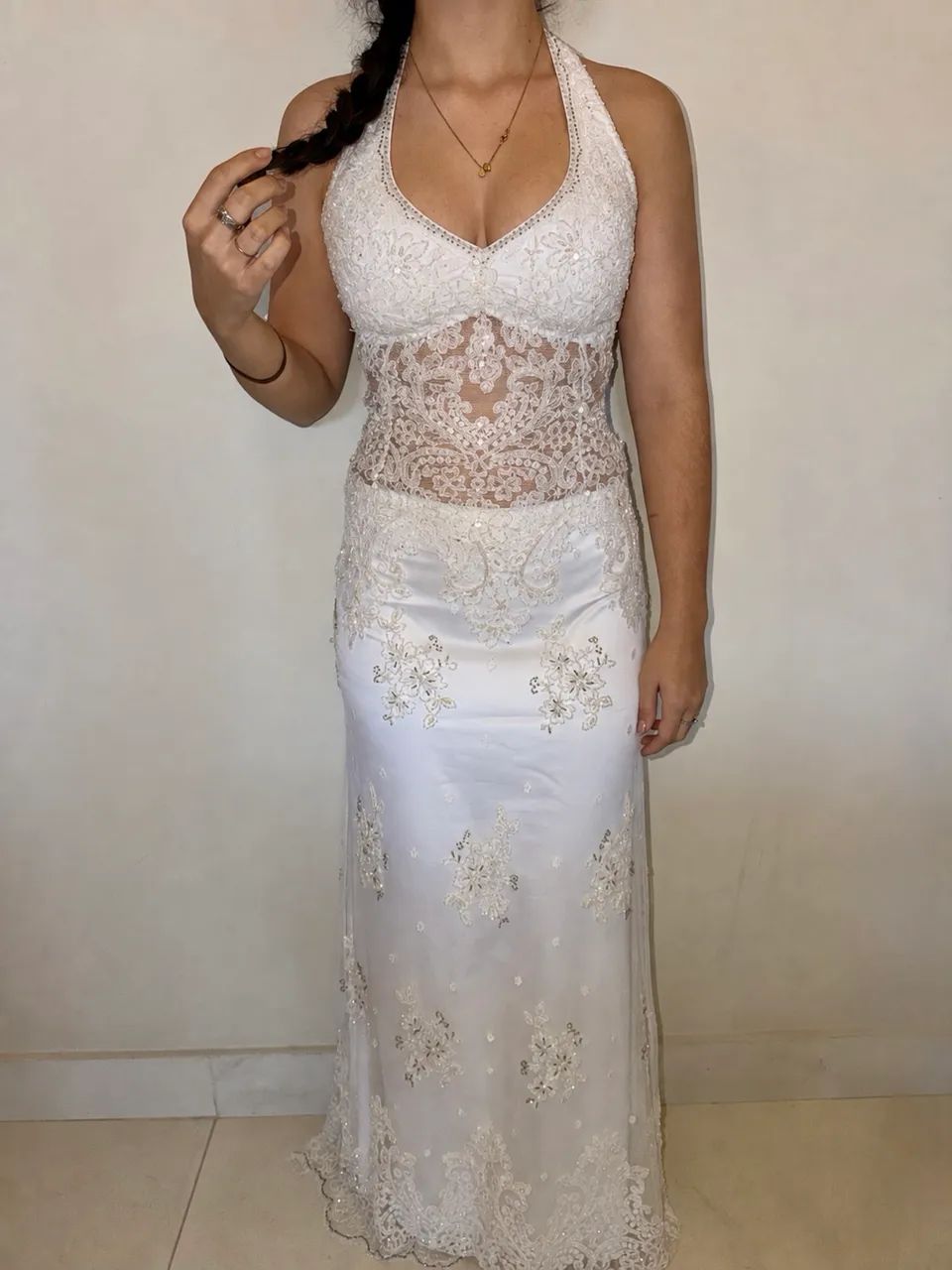Vestido de Noiva bordado e com renda