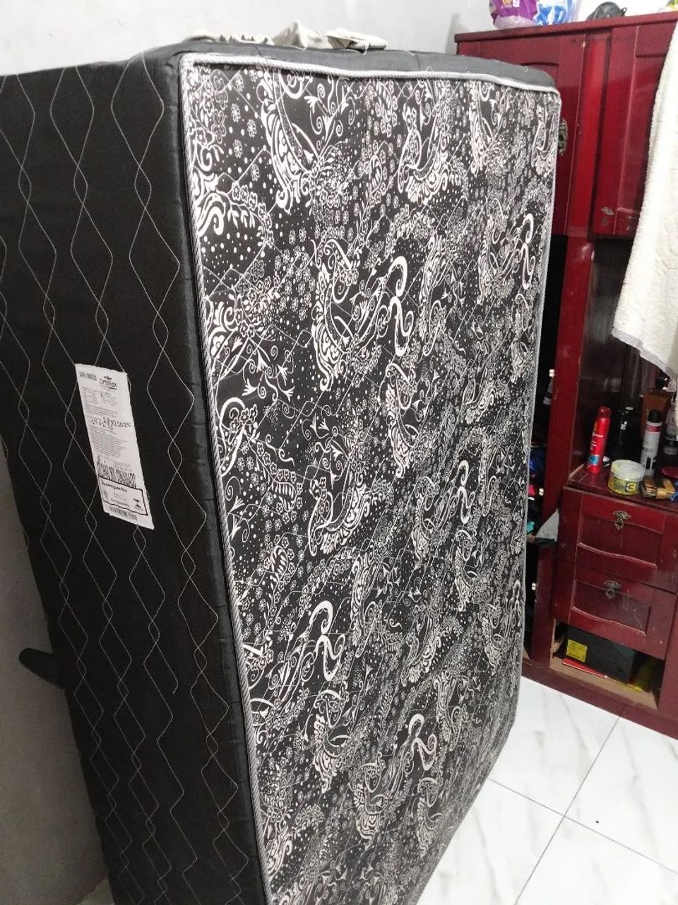 Cama box semi nova , pouco tempo de uso .