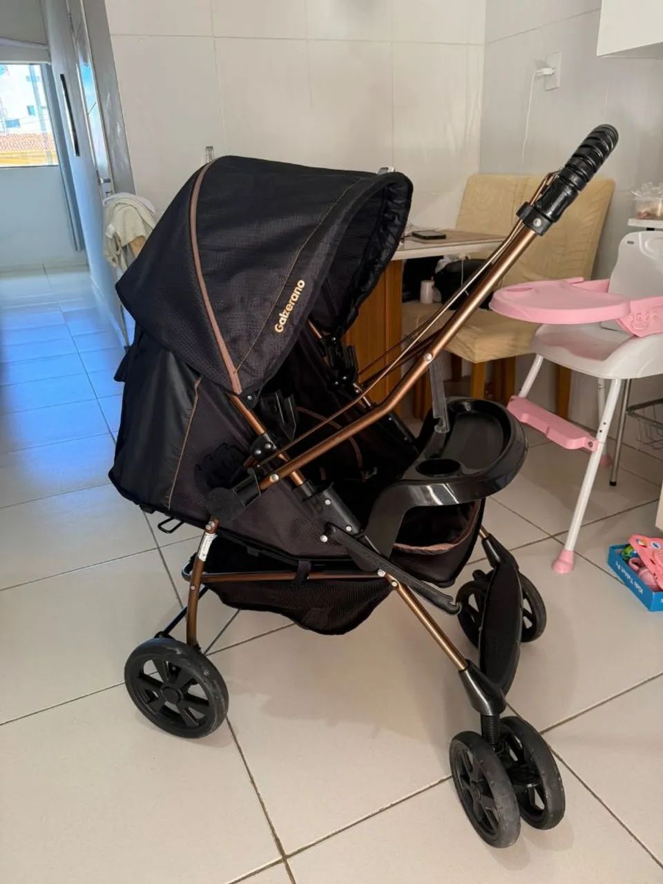 Estou vendendo esse carrinho de bebê ainda tem conversa 