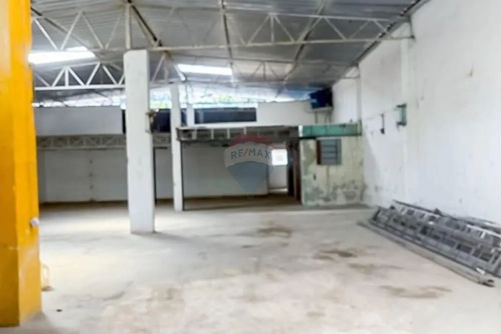 Loja com 300m2 e pé direito de 4,9m para locação no bairro Monte Castelo - Foto 5