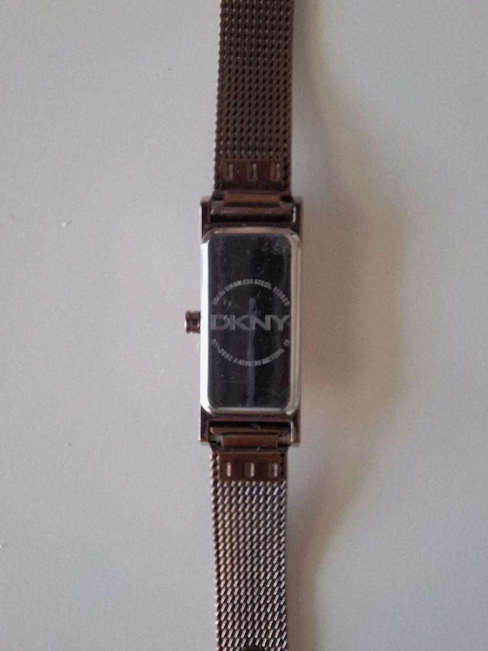 Relógio DKNY - Donna Karan New York (estilo clássico retangular) - Foto 2