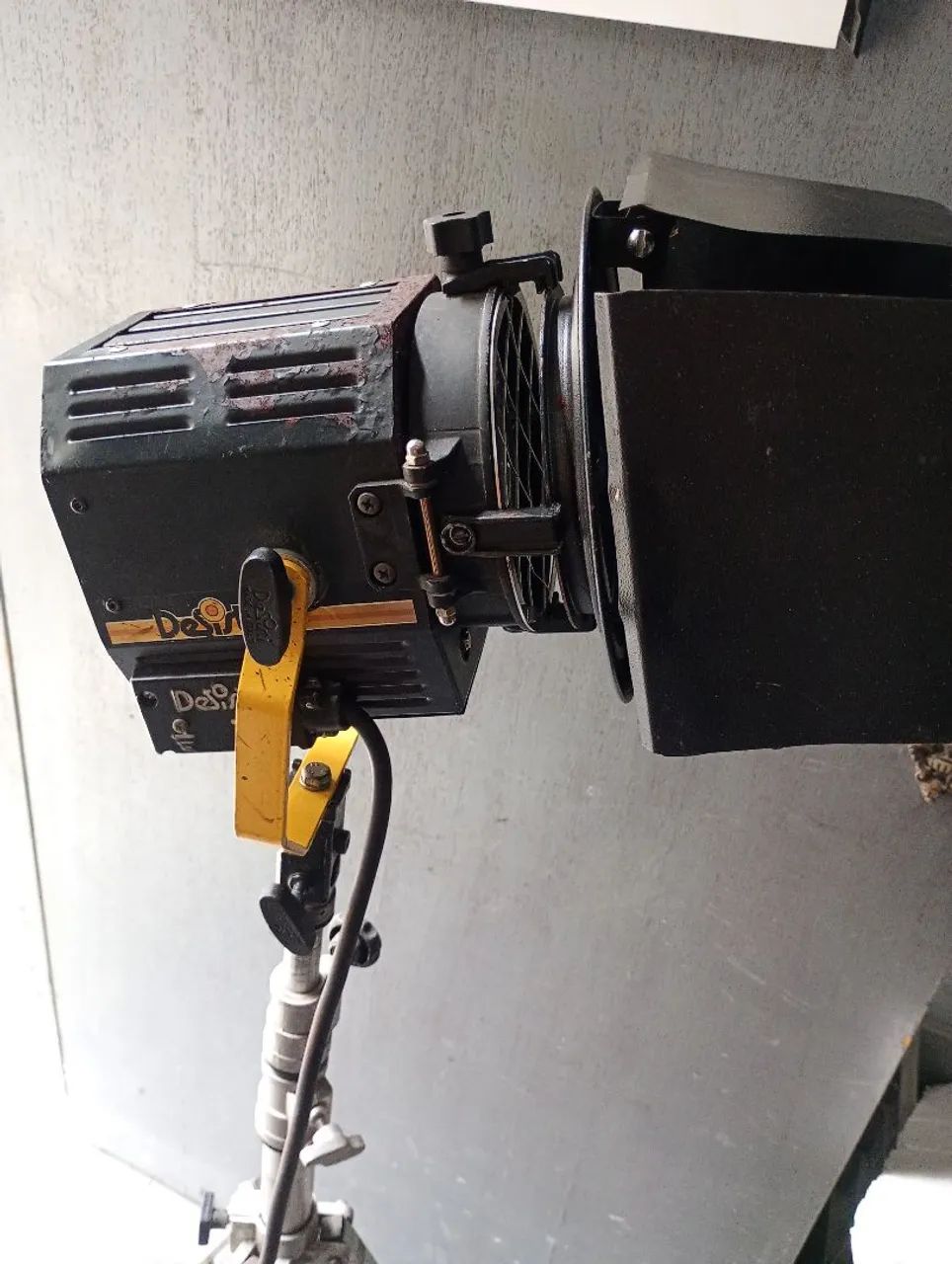 Vendo kit com 4 refletor Fresnel 650w  - Foto 2