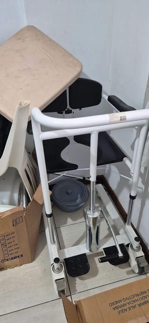Cadeira de transporte para banho/banheiro