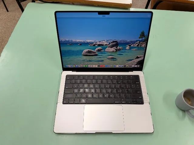 MacBook Pro M1 2021 - 16GB RAM | 512GB SSD - Excelente Estado