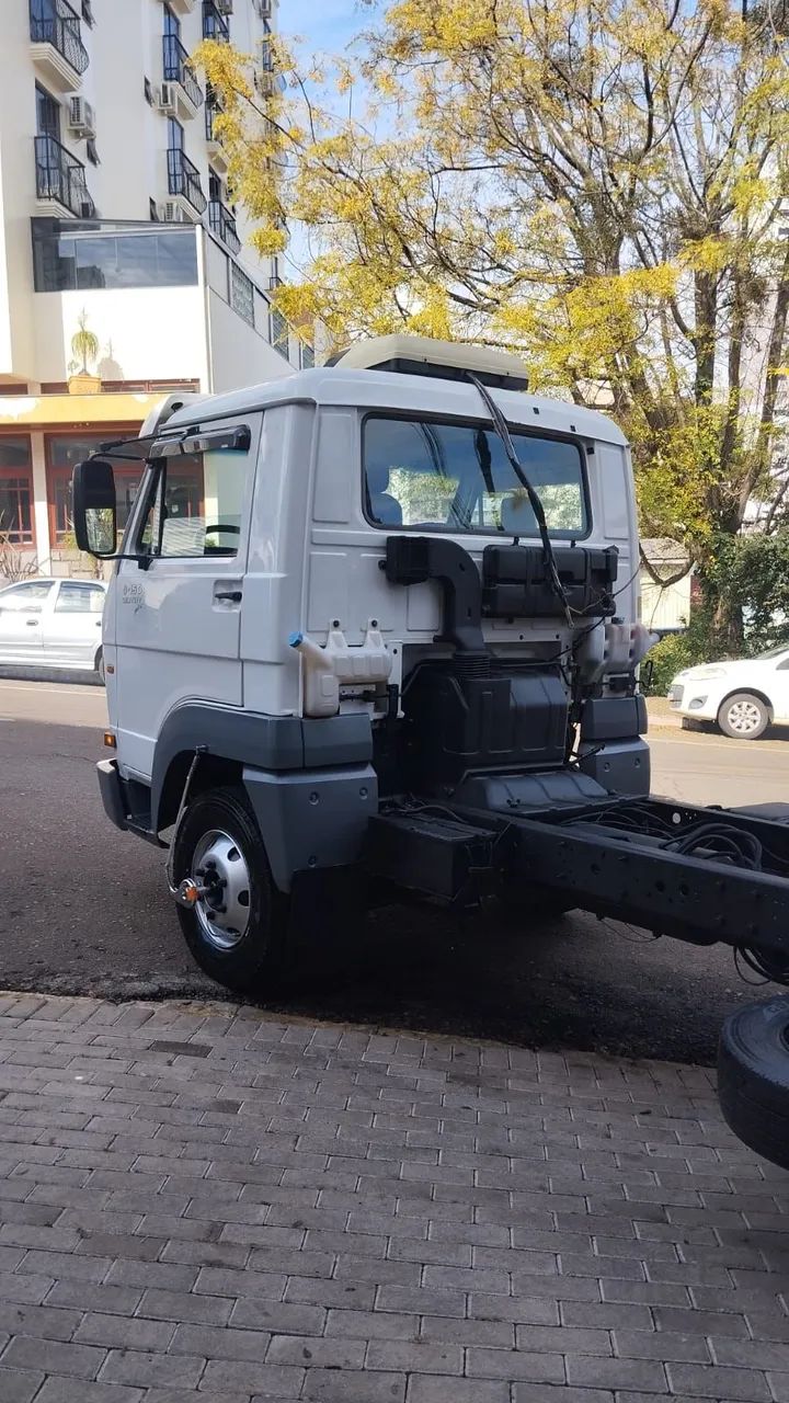 8-150 PLUS CUMMINS CHASSI - Foto 4