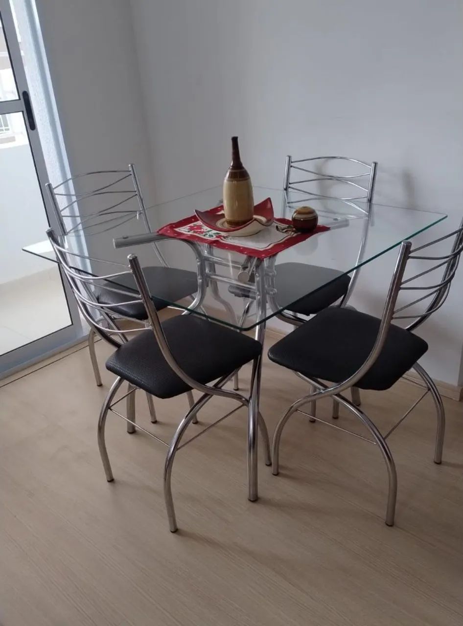 Mesa linda 4 cadeiras 