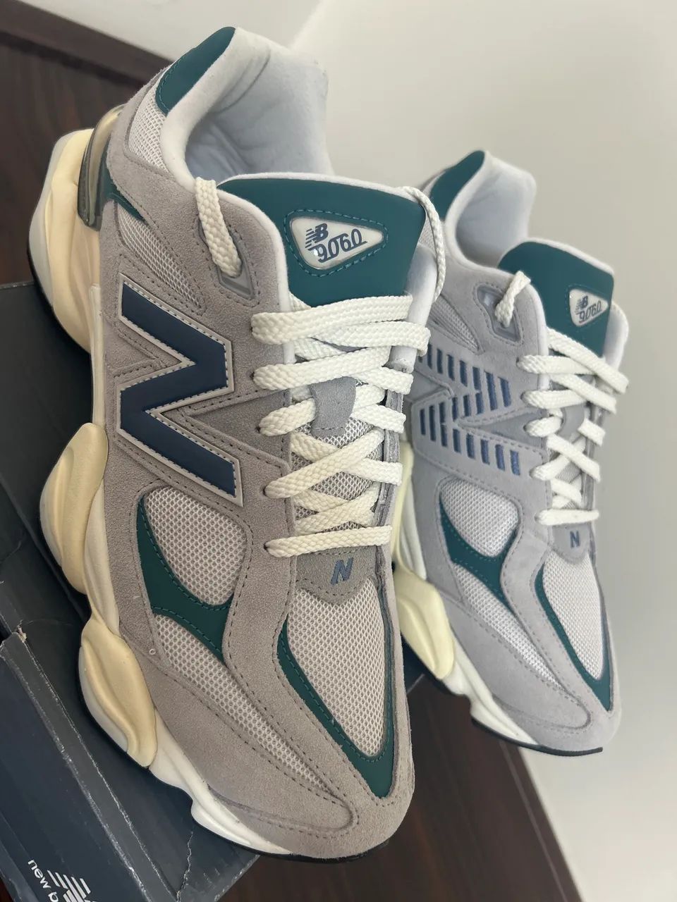 New balance 9060 43br cinza com verde - Foto 3