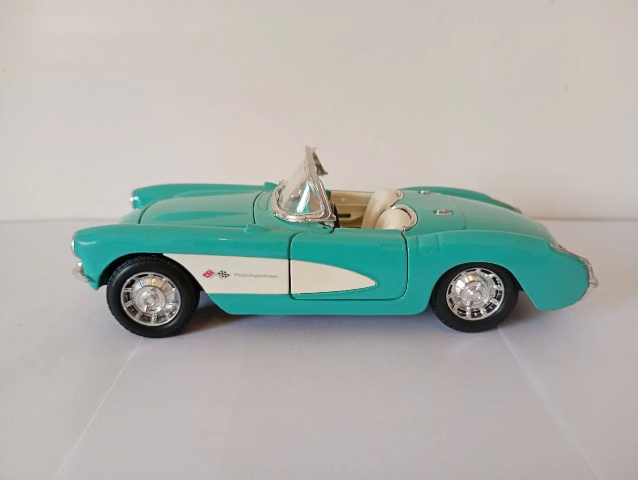 Maisto - Miniatura Chevrolet Corvette Com Detalhes  - Foto 2