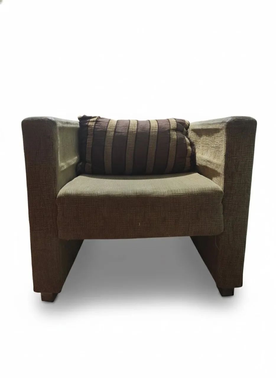 Poltrona Estofada Confortável - Ideal Sala ou Quarto - Foto 2