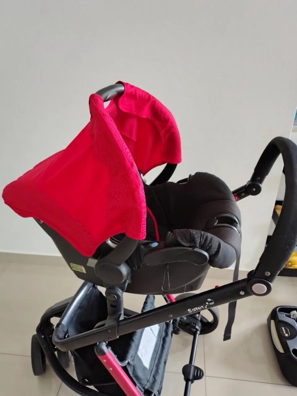 Carrinho bebê Safety 1st. Com bebê conforto e base / vira Moisés  - Foto 5