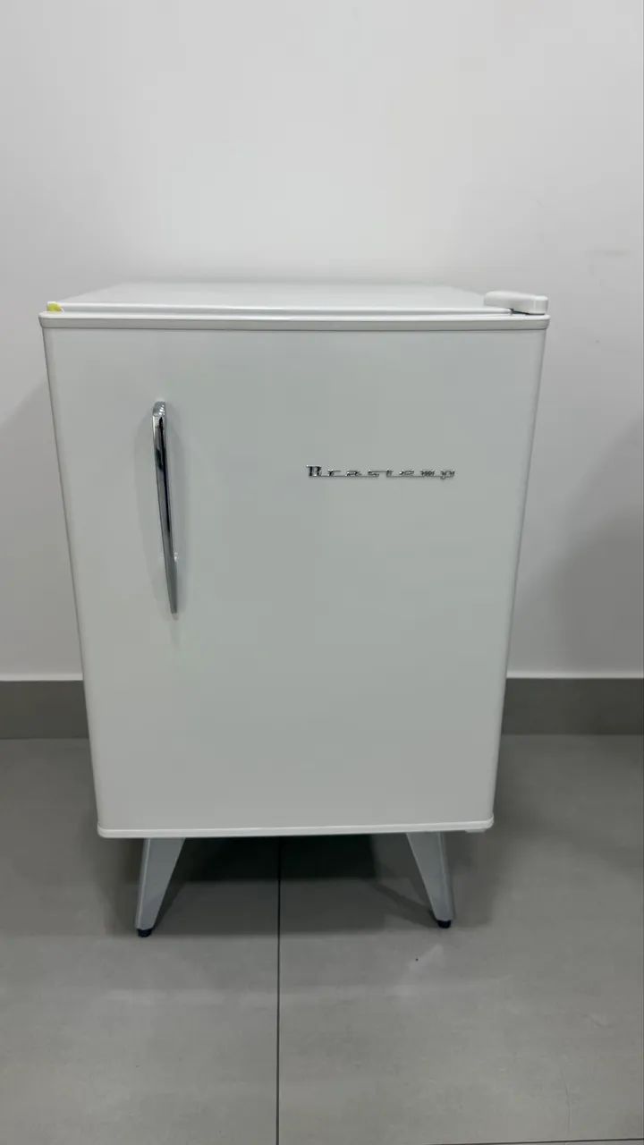 Frigobar retrô Brastemp 76 litros classic white 