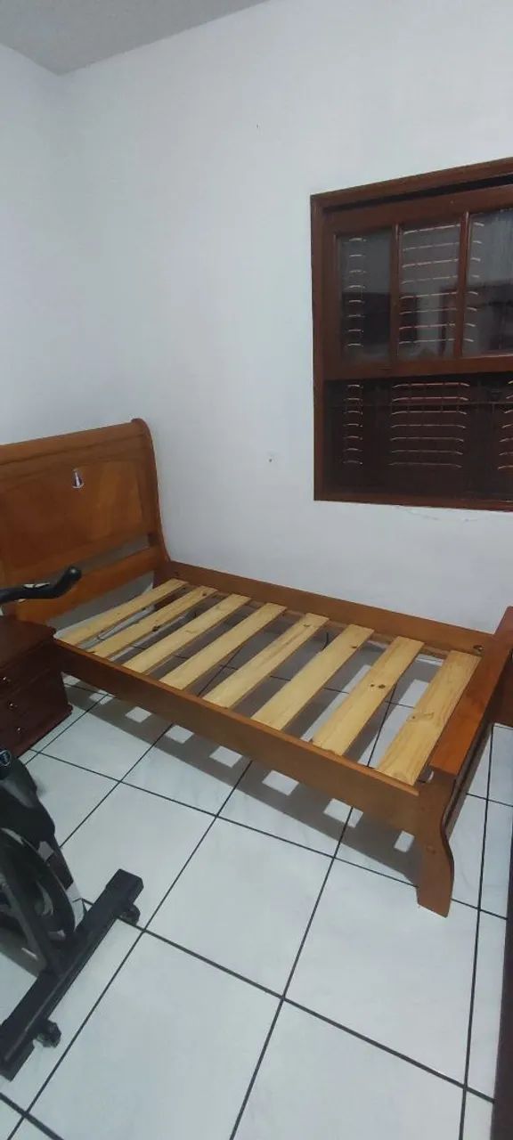 Cama usada de solteiro de madeira em ótimo estado - Foto 2