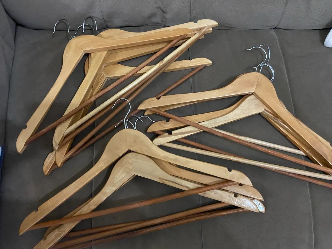 Vendo cabides de madeira 45cm 