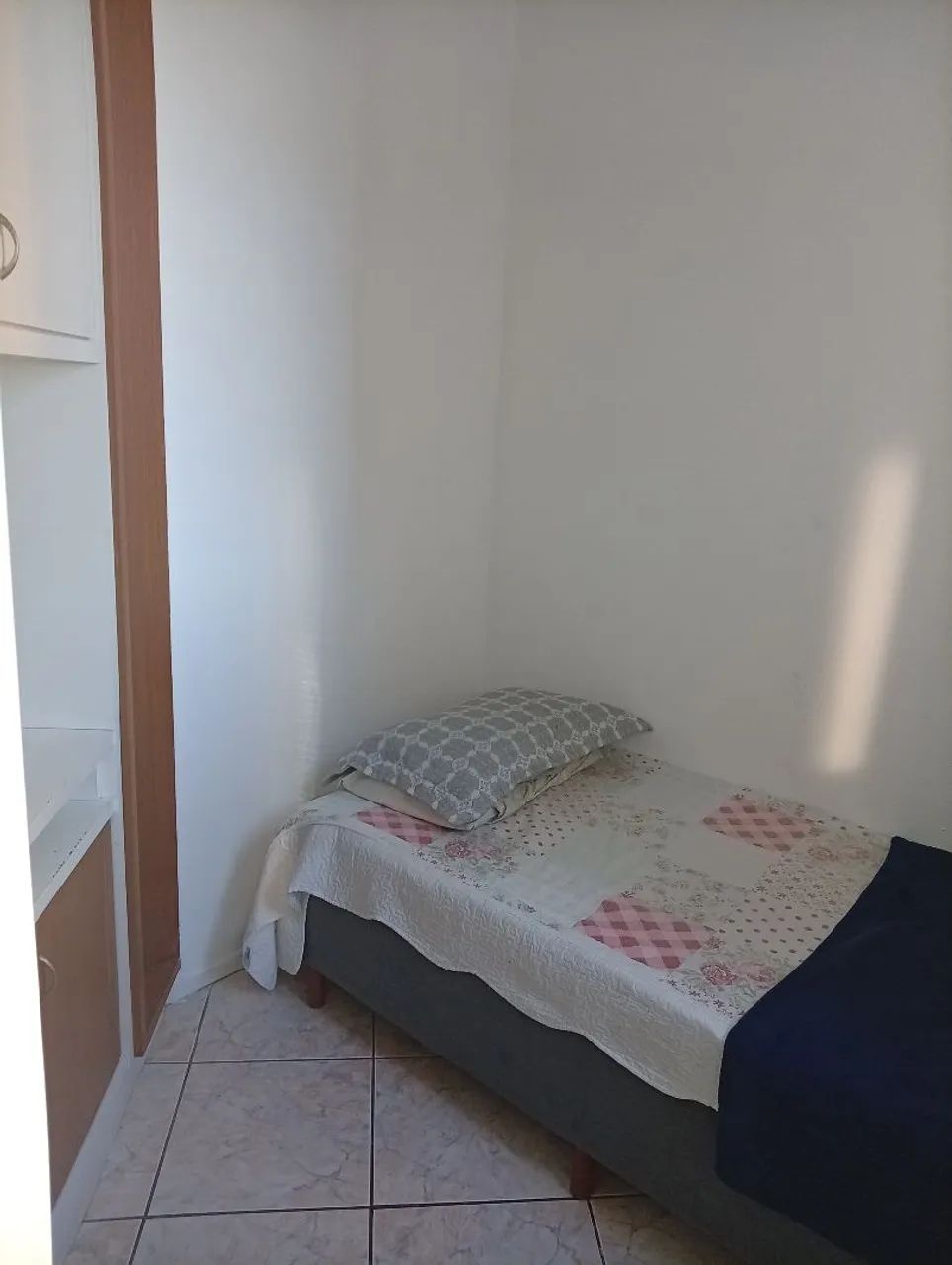 Alugo quarto  ótima localização com varios comércio proX beira mar de são José.  - Foto 5