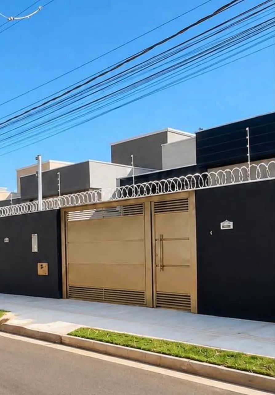 CASA EM ÁGUAS LINDAS