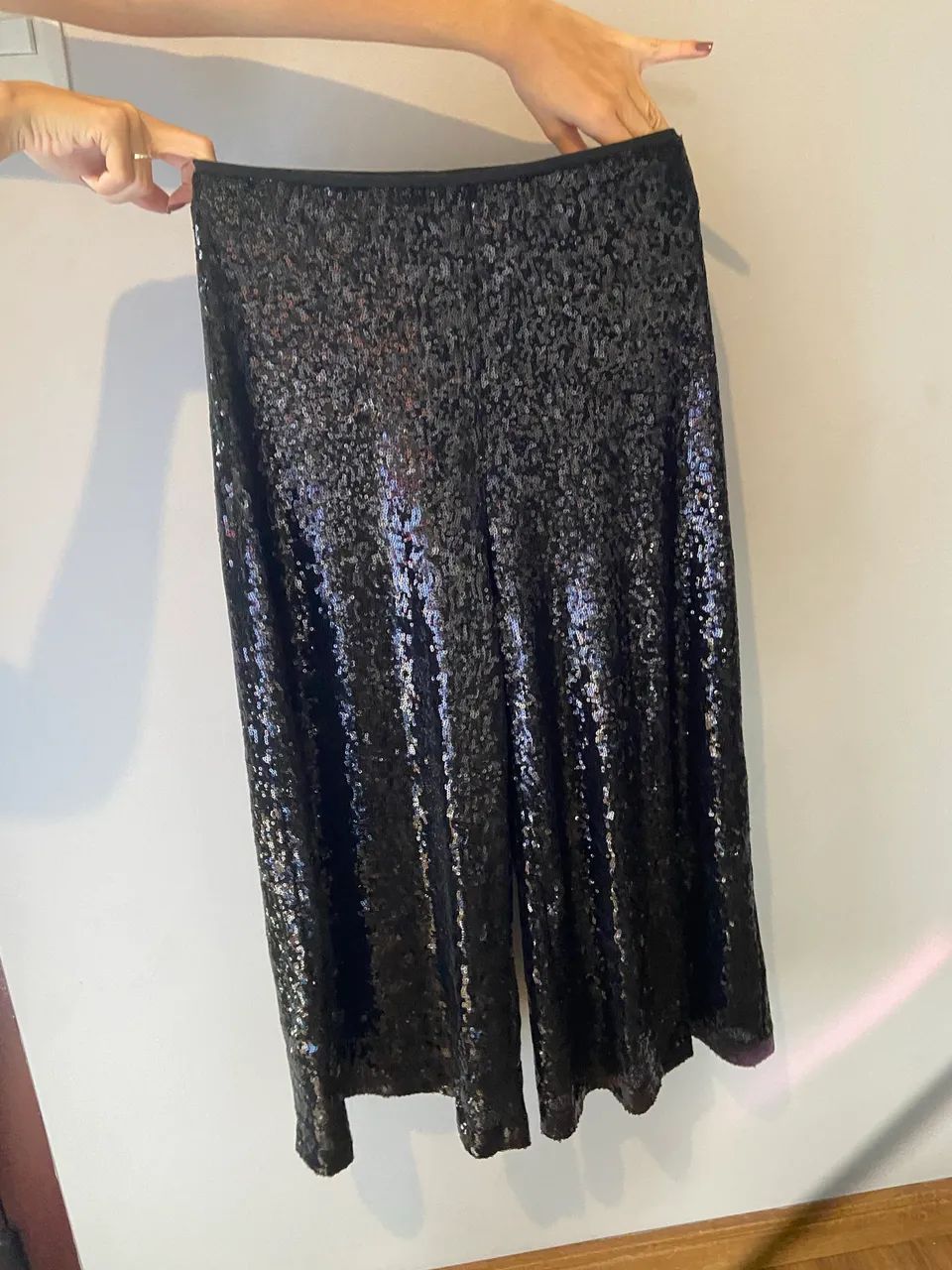 Calça Pantacourt Paetê Preto