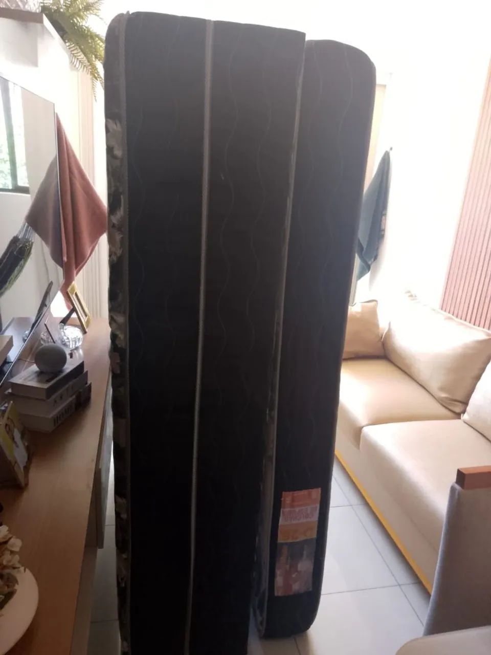 Cama casal Box,bem conservada 