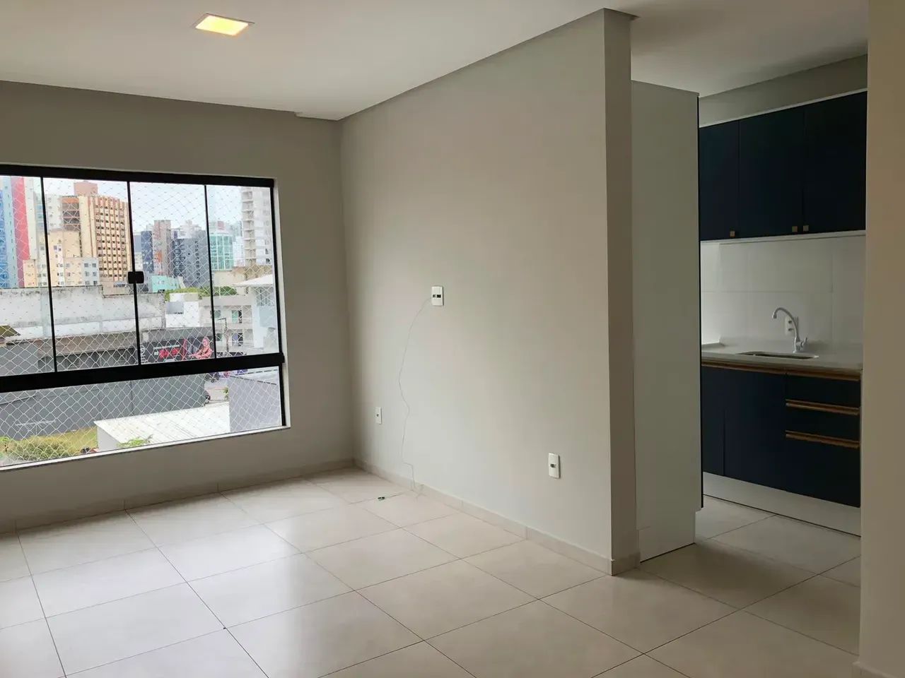 Apartamento com 02 dormitórios no Bairro Centro Itajaí