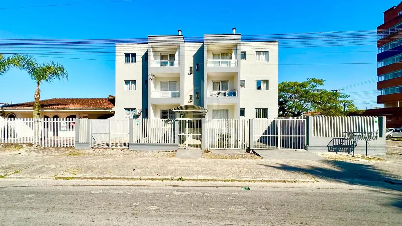 Apartamento em Guaratuba Centro com 2 Dormitórios e Suíte