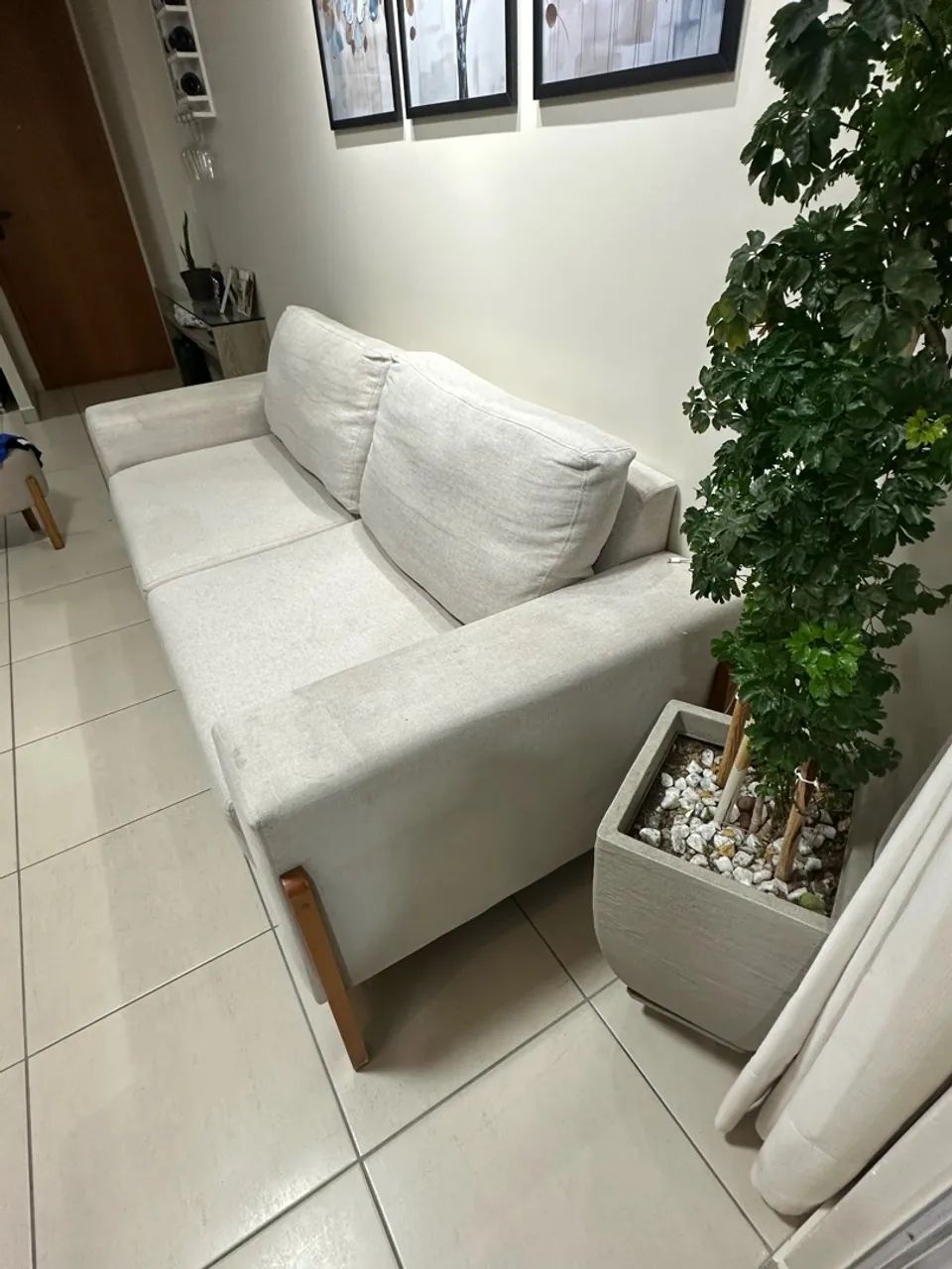 Sofa moderno com um ano de uso - Foto 3
