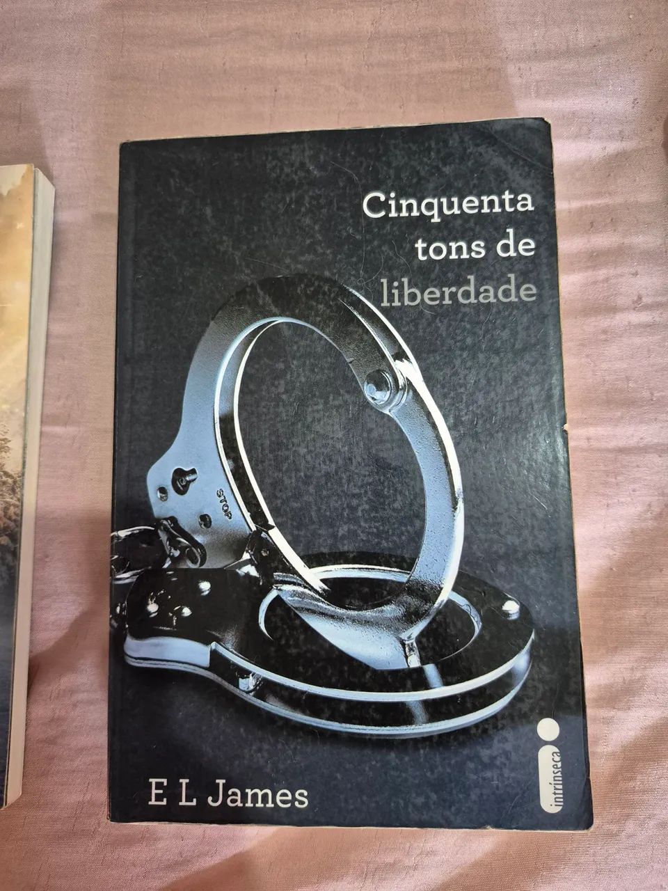 Livros semi novos - Foto 2