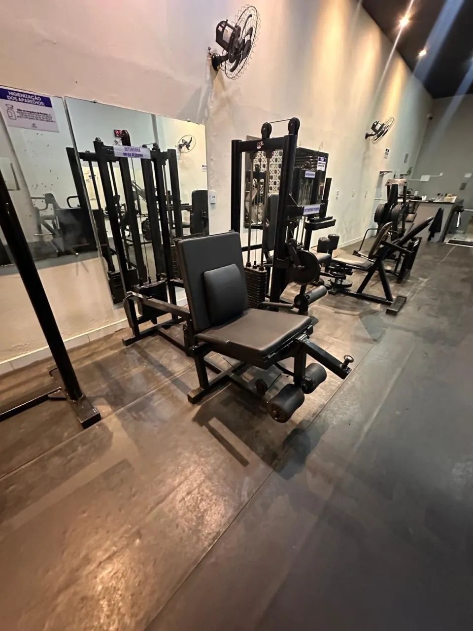 Vendo Cadeira Extensora/Mesa Flexora com 55Kg - Foto 3