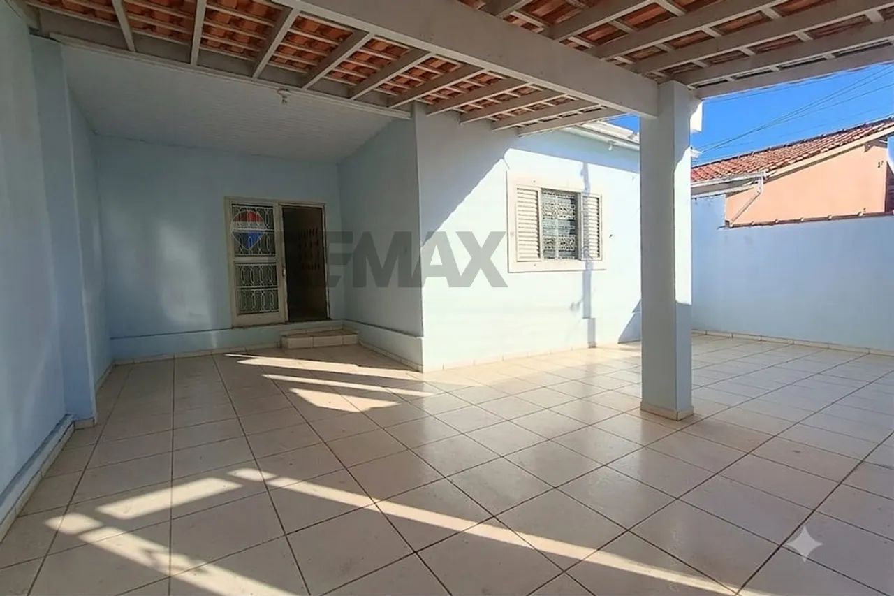 Casa Ampla com 2 Vagas, Suíte e Edícula - Foto 2