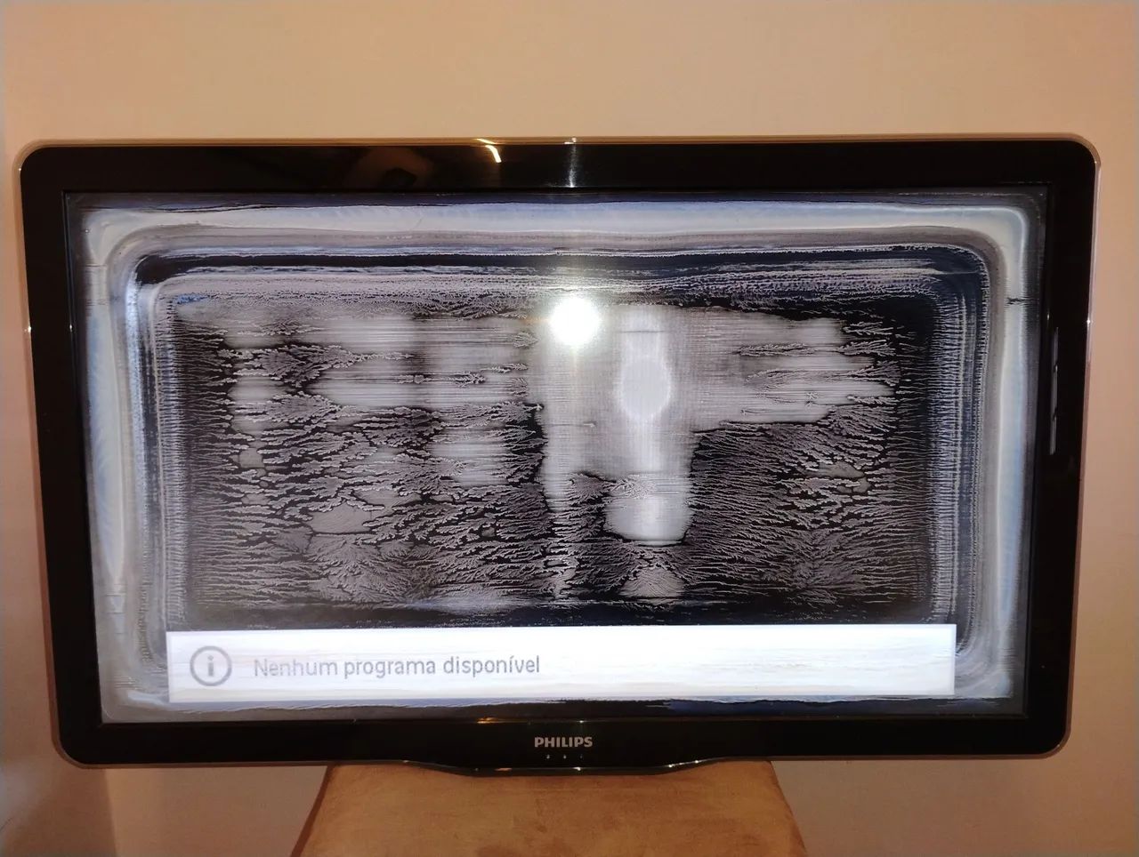 Tv 40" LED Philips amblight para retirar peças - Foto 2