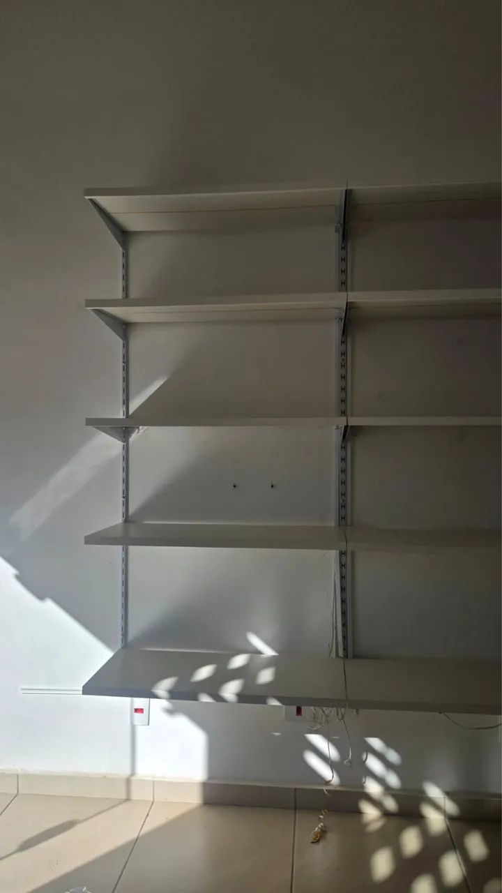> Prateleira Modular de Aço e MDF / Expositor Comercial Usado (Ótimo Estado) - Foto 5