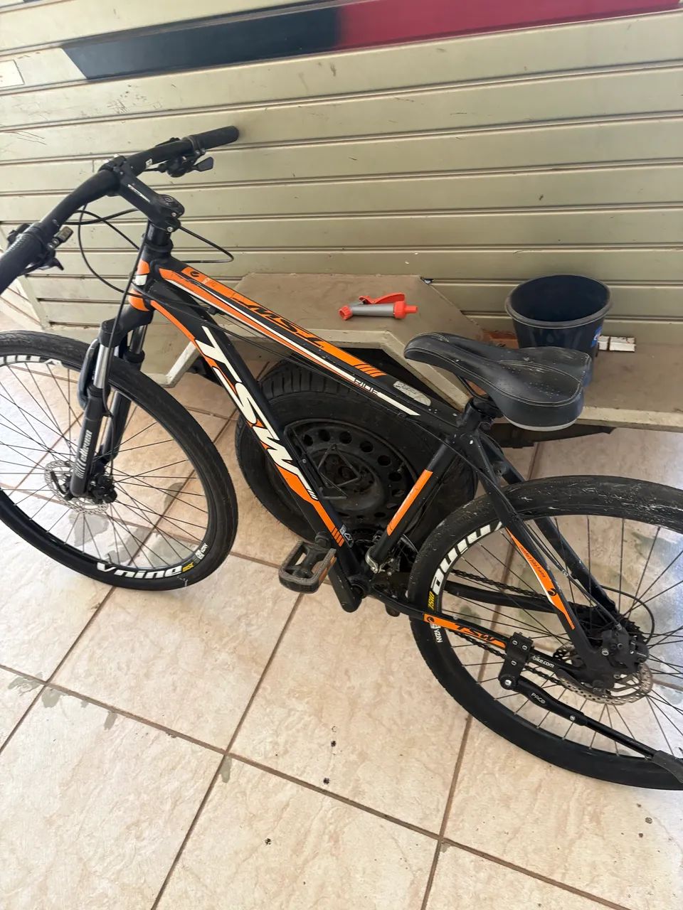 Bicicleta TSW Ride 29 (aro 29) preta e laranja 