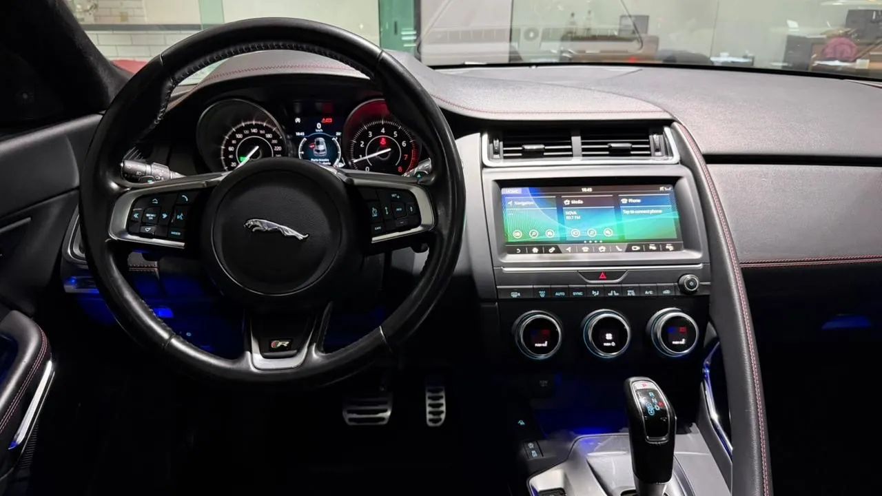 Jaguar E-Pace First Edition 2.0 AWD 249cv Aut. 2018 - Foto 5