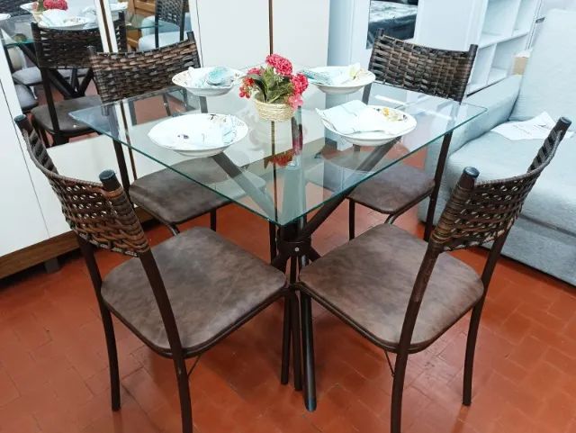 Conjunto Mesa Atlanta c/ 04 Cadeiras.