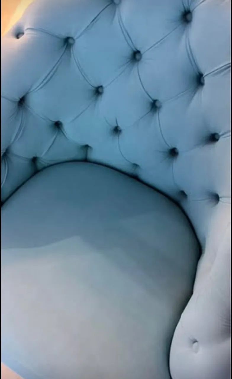 POLTRONA CAPITONÊ - ELEGÂNCIA E MUITO CONFORTO - Foto 3