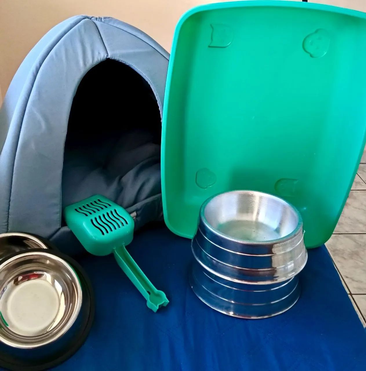 Kit para gato, Caminha, caixa de areia, pote e areia de 2kg de mandioca 