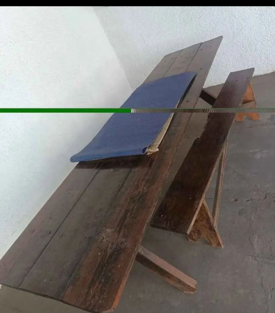 Mesa Rústica + 2 bancos 