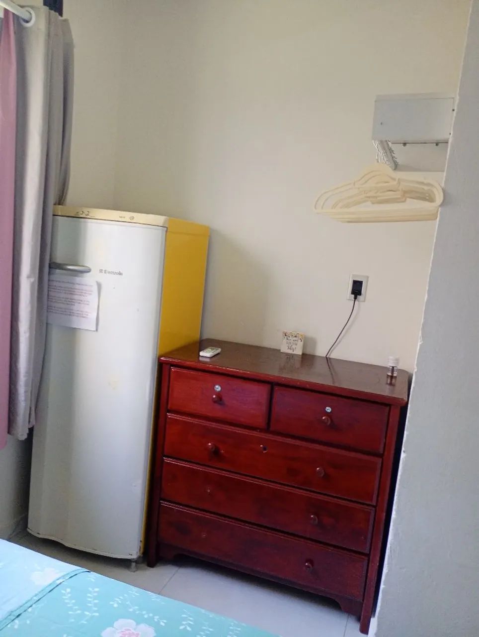 Aluga-se um quarto para moça estudante - Foto 2