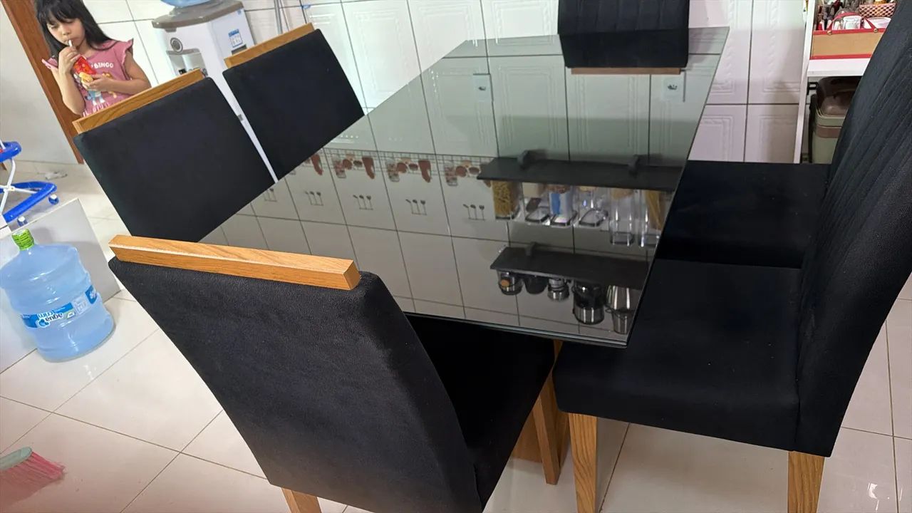 Vende se mesa com 6 cadeiras  - Foto 2