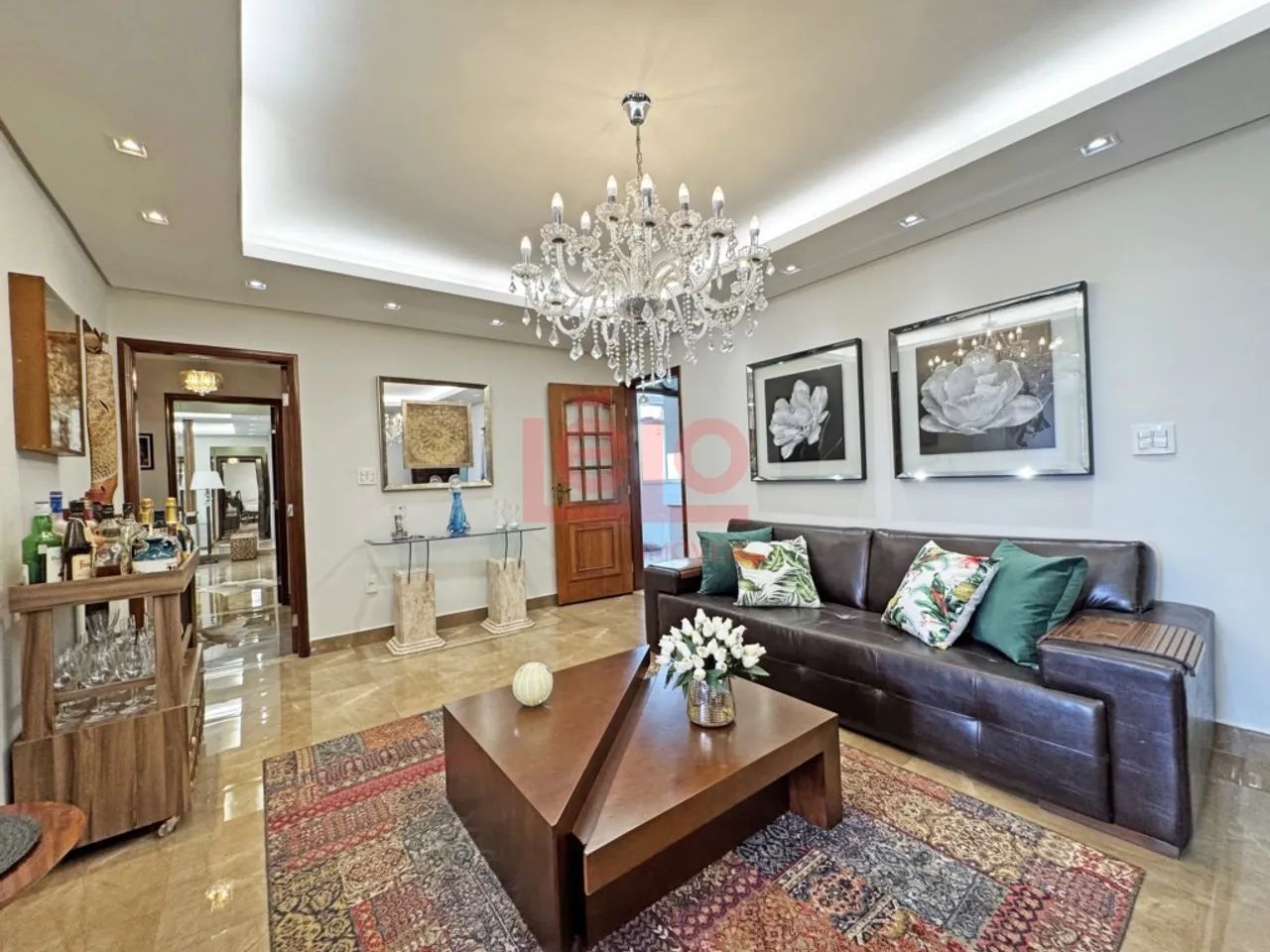 Apartamento lindíssimo todo reformado a 100 metros UEM. - Foto 4